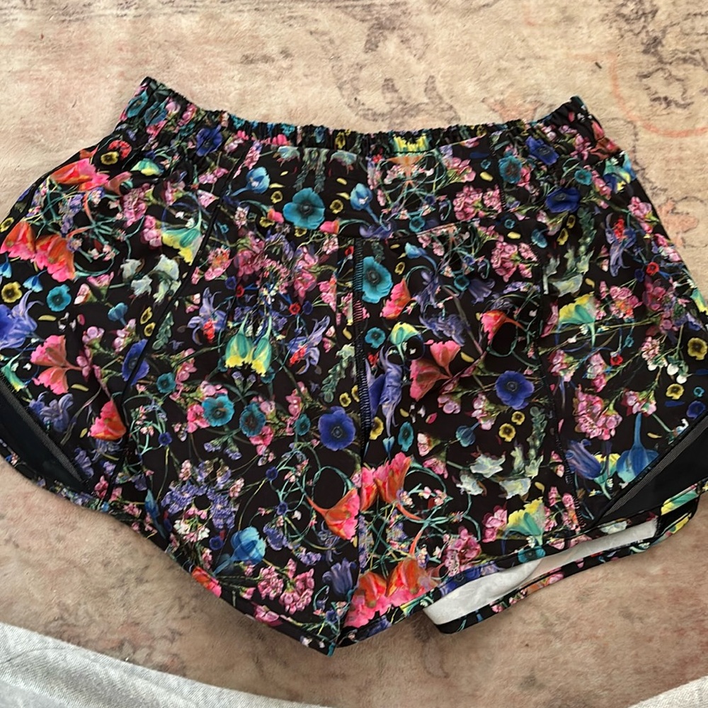 Size 8 lululemon hotty hots